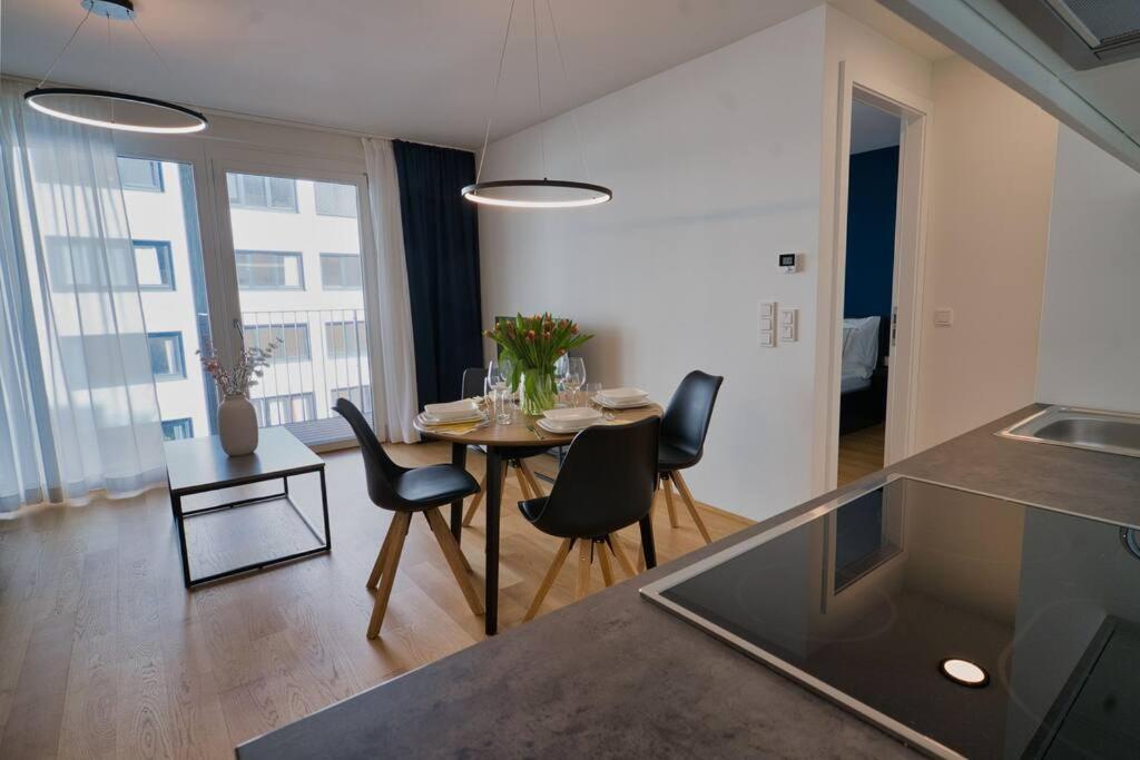 Modern Apartment Near Stadtpark Wina Bagian luar foto