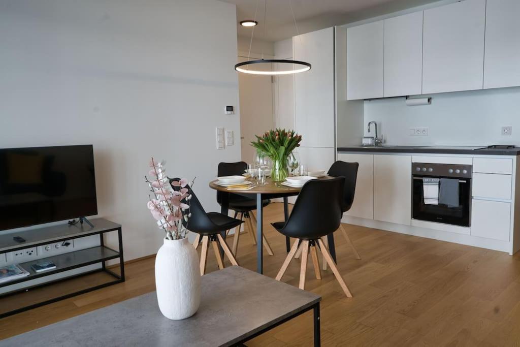 Modern Apartment Near Stadtpark Wina Bagian luar foto