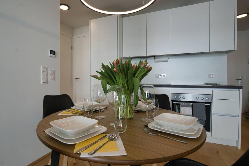 Modern Apartment Near Stadtpark Wina Bagian luar foto