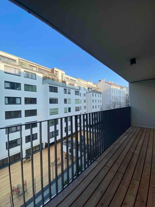 Modern Apartment Near Stadtpark Wina Bagian luar foto