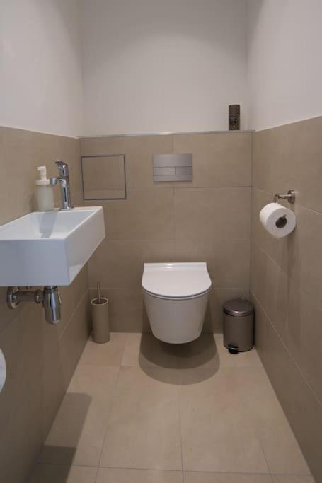 Modern Apartment Near Stadtpark Wina Bagian luar foto