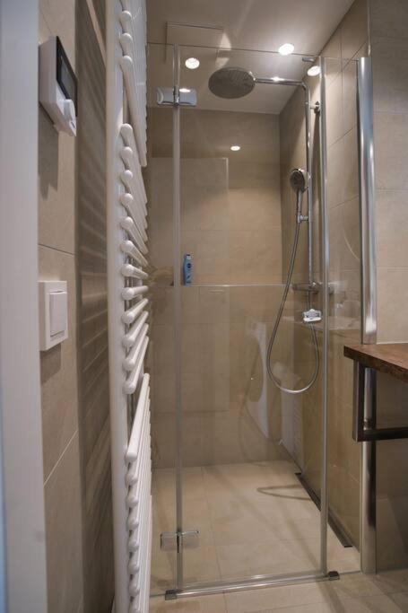 Modern Apartment Near Stadtpark Wina Bagian luar foto